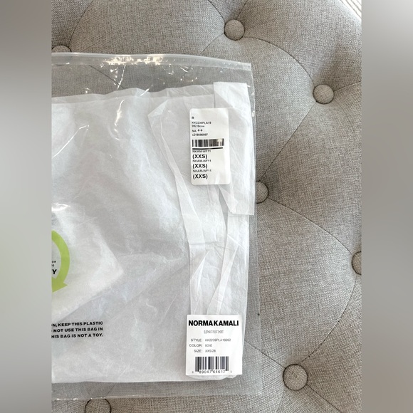 NWT Norma Kamali Elephant Pleat Short in Bone - XXS - Picture 3 of 3